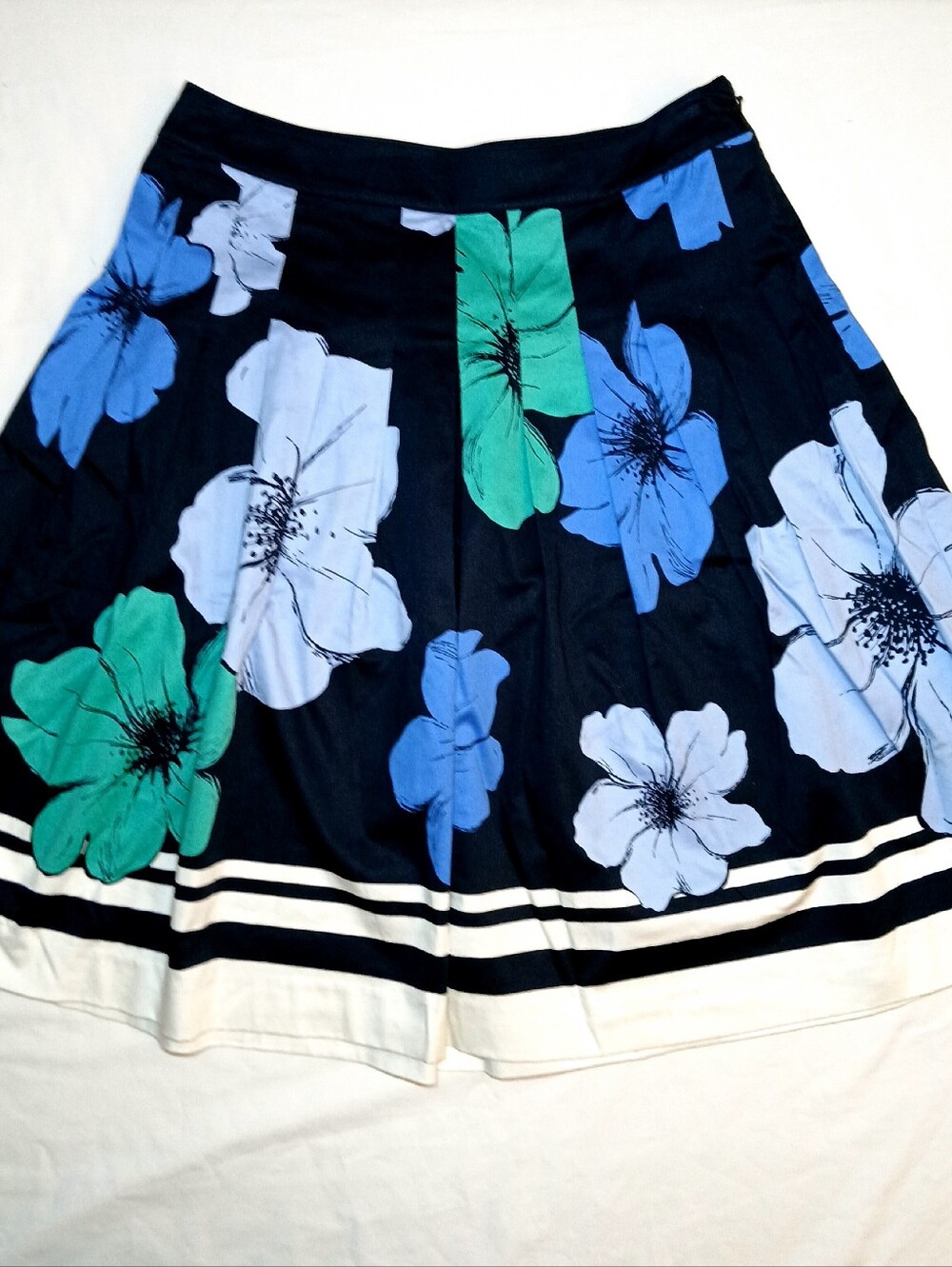 Talbots Women's Size 6 Skirt Floral Pleated Left Side Slit and Zipper Multicolor